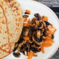 Pannenkoeken met paprika, champignons en stroop