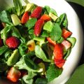 Salade met aardbeien en avocado