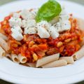 Meatless monday: Pasta in tomatensaus met feta[...]