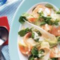 Salade met gerookte zalm en sinaasappeldressing