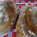 Bergisches bierbrood met honing, roomboter en[...]