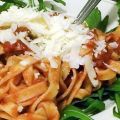 Vet saai: Verse pasta napolitana met kaas en[...]
