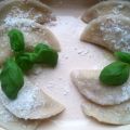 Handgemaakte ravioli met ricotta en walnotenolie