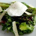 Salade van gegrilde asperges en gepocheerd ei[...]