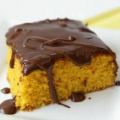 Braziliaanse worteltaart met chocoladeglazuur