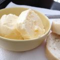 Zelfgemaakte boter van creme fraiche