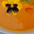 Soep van oranje Paprika en oranje Tomaatjes met[...]