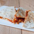 Quesadilla's met chorizo en kidneybonen