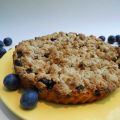 Gebak met blauwe mirabellen en hazelnootcrumble
