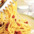 Spaghetti met ei en spekjes