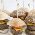 Mini cheeseburgers met augurk