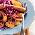 Vegaworstjes met rodekool & appel