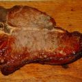 T-bone steak gemarineerd in rozemarijn, tijm en[...]