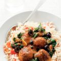 Gehaktballen met tomatenrijst en spinazie