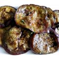 Gegrilde en ingelegde aubergines