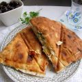 Beyaz peynirli tost (tosti van Turks brood met[...]