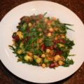 Warme salade met bonen, chorizo en rucola