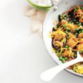 Indische kipsmoor met tuinerwten