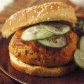 Oosterse kalkoenburgers met groenten