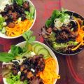 Vietnamese Salade met Gekaramelliseerd Gehakt
