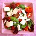 Rucola salade met ricotta en zongedroogde tomaat