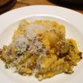 Pasta met gele paprika en pistachenootjes