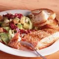 Gebakken zalmfilet met frisse salade