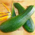 Twee mooie courgettes gekregen :-)