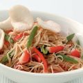 Mie met surimi en knapperige groente