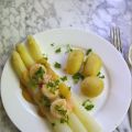 Asperges met kreeftensaus en garnalen