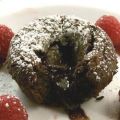 Chocolade lava cakejes met gesuikerde frambozen