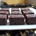 Donkere fudgy brownies (zonder chocola!)