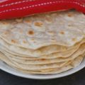 Mexicaanse bonenschotel met tortilla's