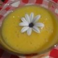 Mango-banaan smoothie met verse gember