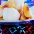 Gepocheerde perziken met vanilleyoghurtmousse