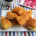Sade pişi (Turkse ongevulde deeghapjes)