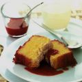 Luchtige cake met frambozensaus