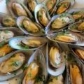 Mosselen met knoflook en verse zwarte peper