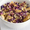 Japanse rodekoolsalade met noedels