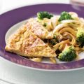Ketjap-sesamomelet met broccoli en mie