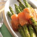 Gemarineerde groene asperges met zalm