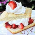 Cake met bessen en yoghurt met een laag[...]