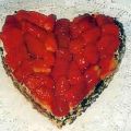 Aardbeien cake in hartvorm