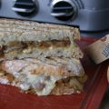 Panini met Gruyère met gekarameliseerde uien