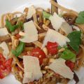 Kamutpasta met aubergine en trostomaten