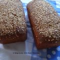 Donker volkorenbrood met karnemelk en havermout