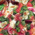 Vega: pizza met vijgen, mozzarella, rozemarijn,[...]