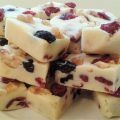 Witte chocolade fudge met gedroogde bessen en[...]