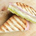 Tosti met kip kerrie, ham, kaas en ananas[...]