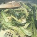 Andijvie met kappertjes, knoflook en creme[...]